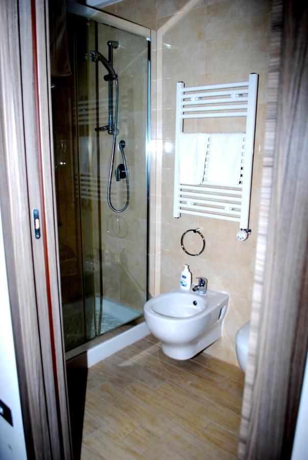 Piazza Dante Hotel Taranto Bagian luar foto