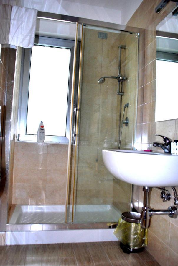 Piazza Dante Hotel Taranto Bagian luar foto