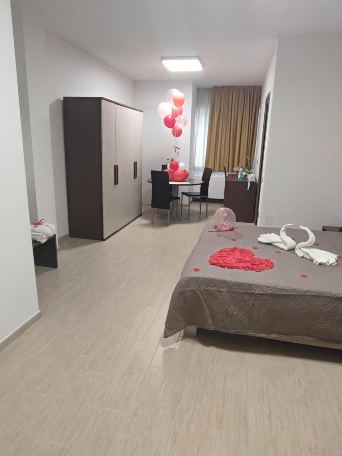 Piazza Dante Hotel Taranto Bagian luar foto