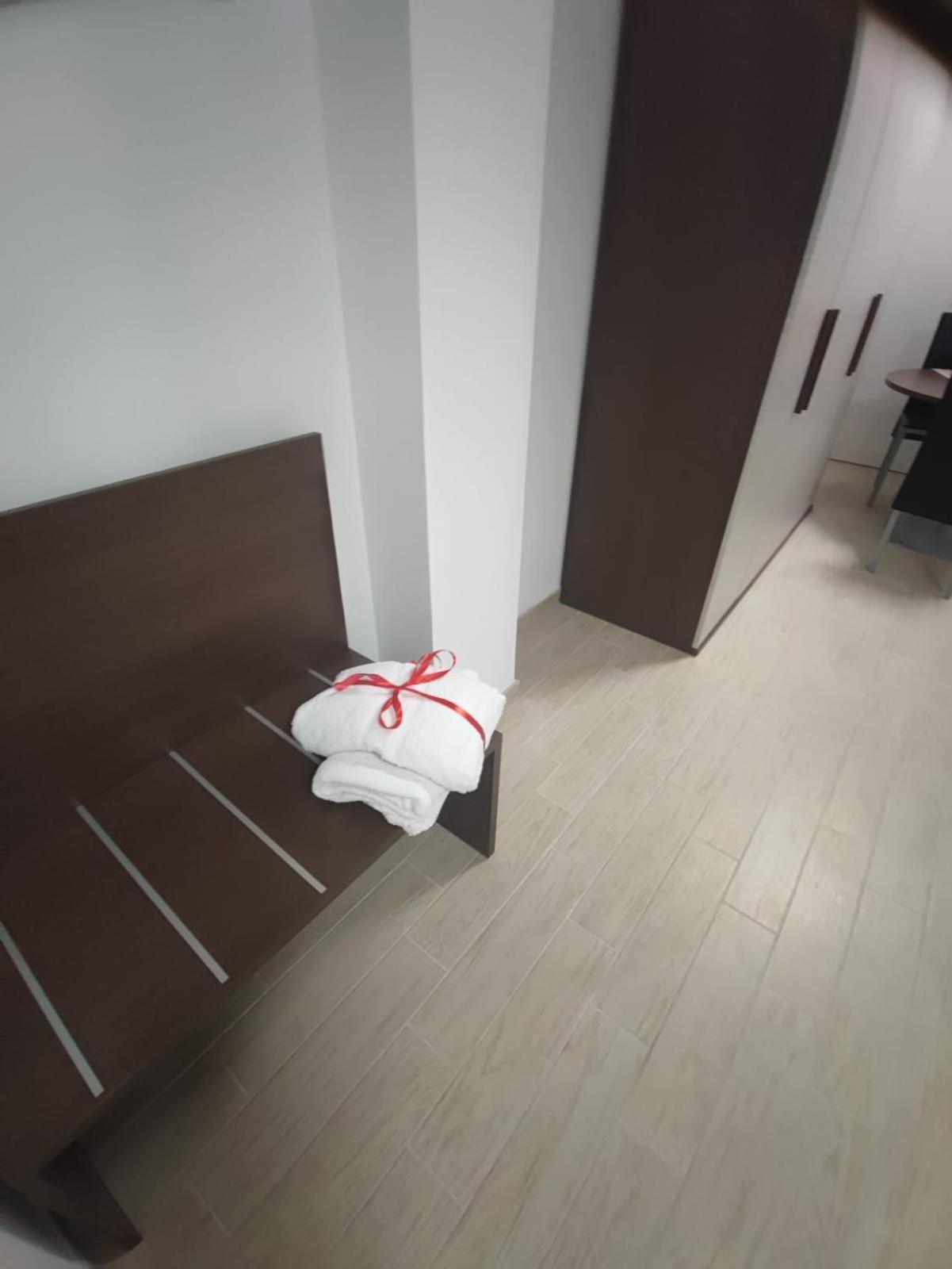 Piazza Dante Hotel Taranto Bagian luar foto
