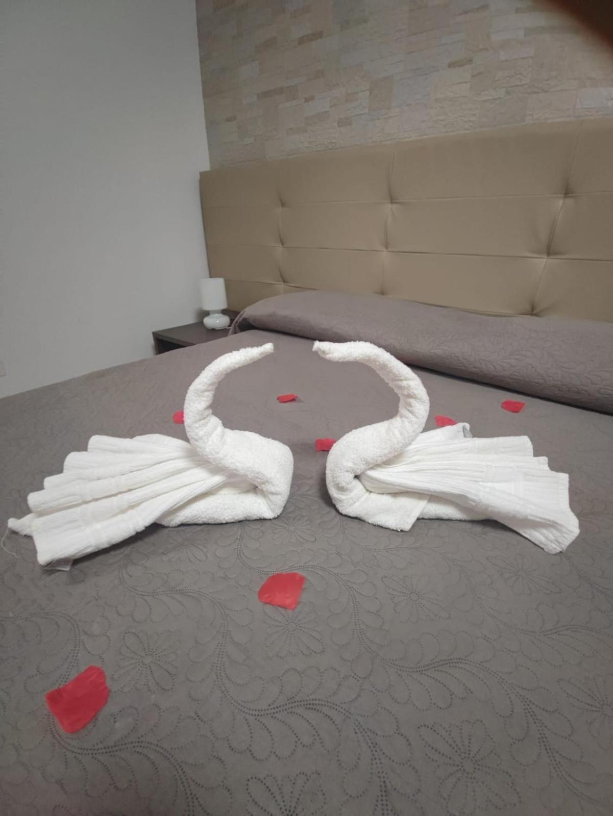 Piazza Dante Hotel Taranto Bagian luar foto